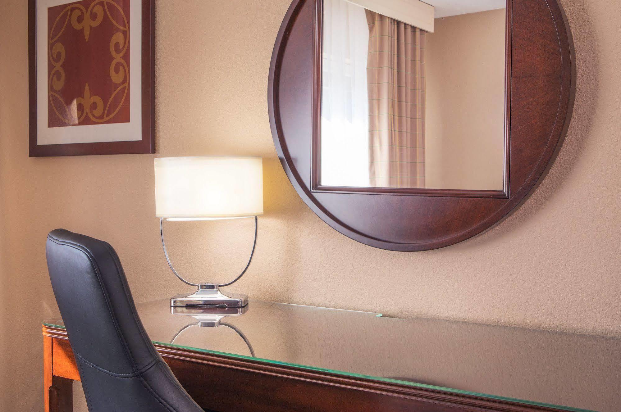 Sheraton & Conference Center Hotel 4*